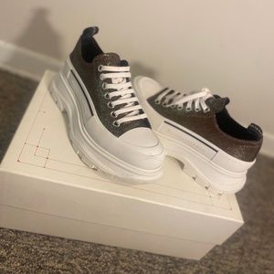 Alexander Mcqueen Tread Slick Low Top Platform Sneaker